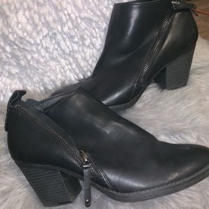 DOLCE VITA BLACK DUAL ZIPPER LOW HEEL MOTO BOOT